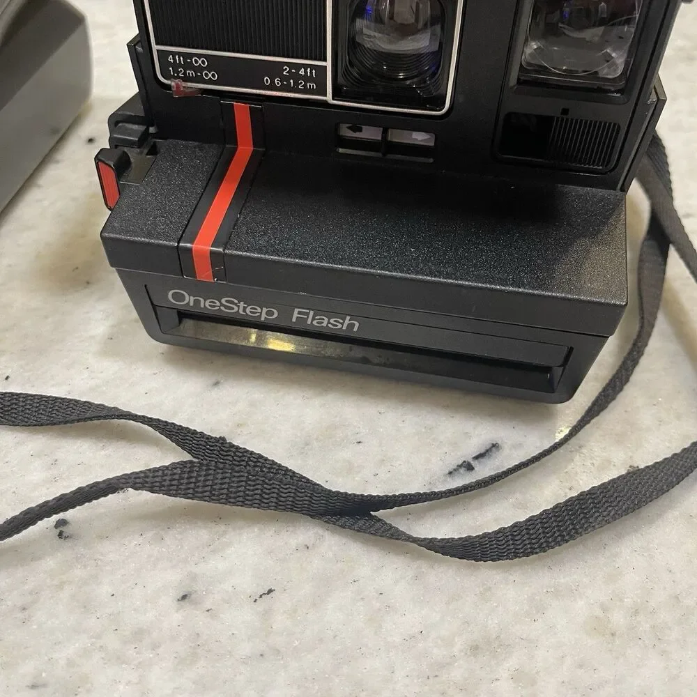 Vtg Polaroid One Step Close Up & Flash 600 Film Instant Camera W/ Strap UNTESTED